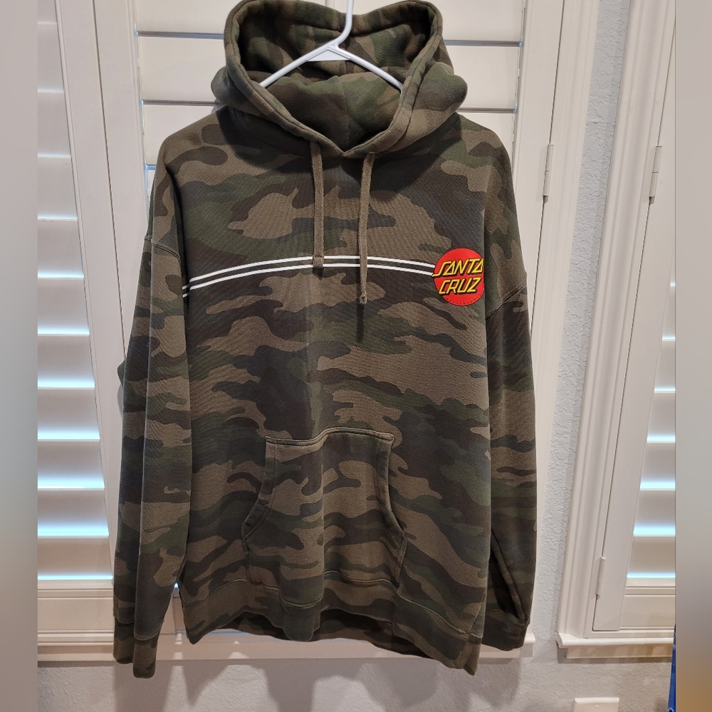 Adult XL Green Camo Santa Cruz Hoodie sweatshirt